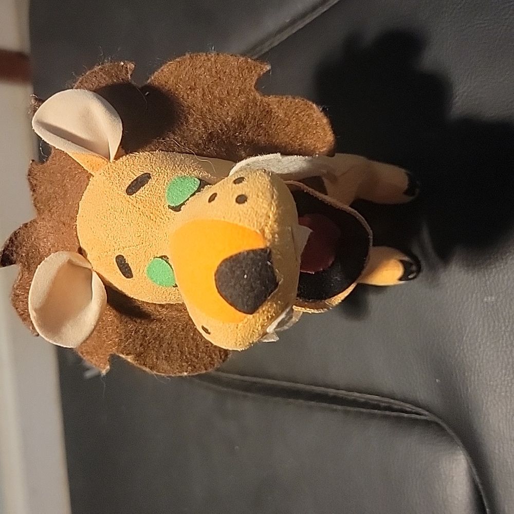 Dream pets by Dakin vintage remake of yawning lion kitschy plushies